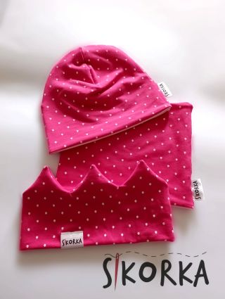 Puntíky a krásná sada. 😍 #bysikorka #handmadesiti #handmade #madebylove #pokryvkahlavy #usivteple #puntiky #puntik #ruzova...