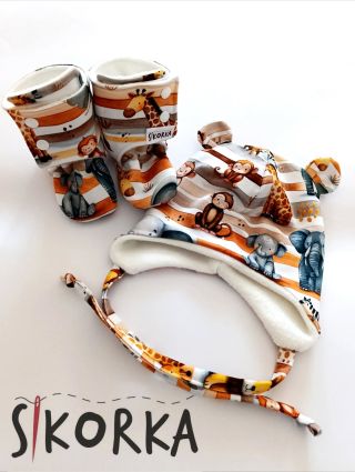 Ušanka s oušky a botičky. 😍 Tento vzor sklidil velký úspěch. Co vy na něj? Líbí, nelíbí? Dejte vědět dolů do komentáře. ❤️...